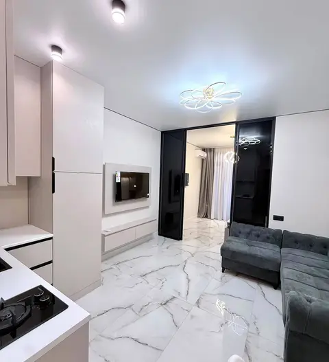 Квартира-студия с отдельной спальней, 37 м², море в 150 м