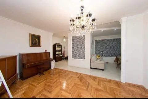 Срочно продаётся квартира, 109 м², 4 комнаты