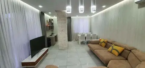 Продаётся квартира 180 м², 100 м от моря, Батуми