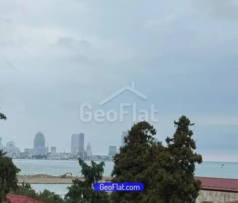 For sale: Apartment, 4-room (3-bedroom), 160 m² on Tamar Mepe Avenue, Batumi — renovated with sea view, furnished with appliances, $180,000.